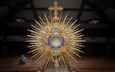 10 Surprising Things That Happen When You Go To Adoration More Often