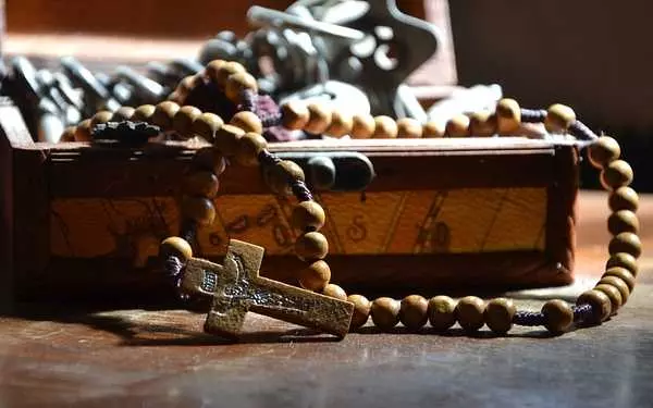 3 Ways To Use Your Rosary (Hint: It’s Not A Necklace)