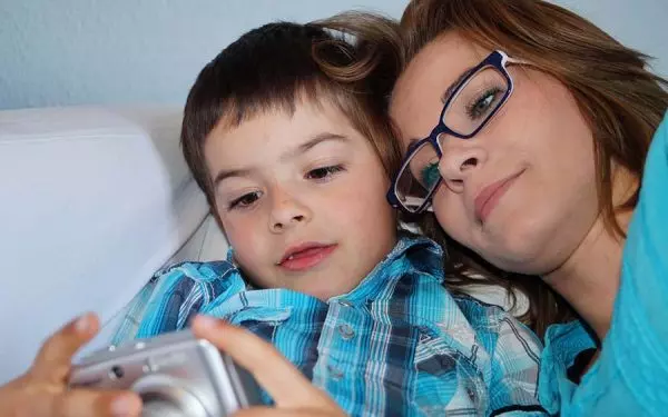 4 Mother and Son Pictures