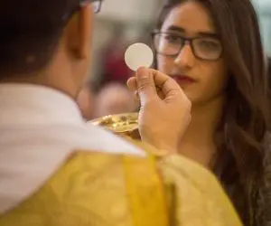 5 Tips On How To Receive The Eucharist