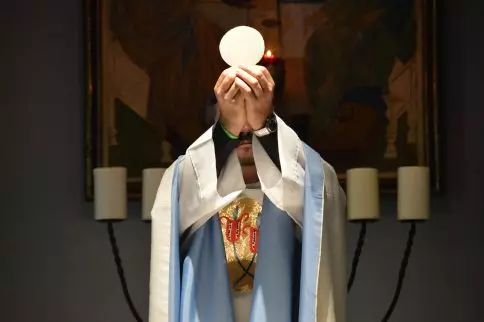 The Modern Liturgical Battle Brewing Among Catholics