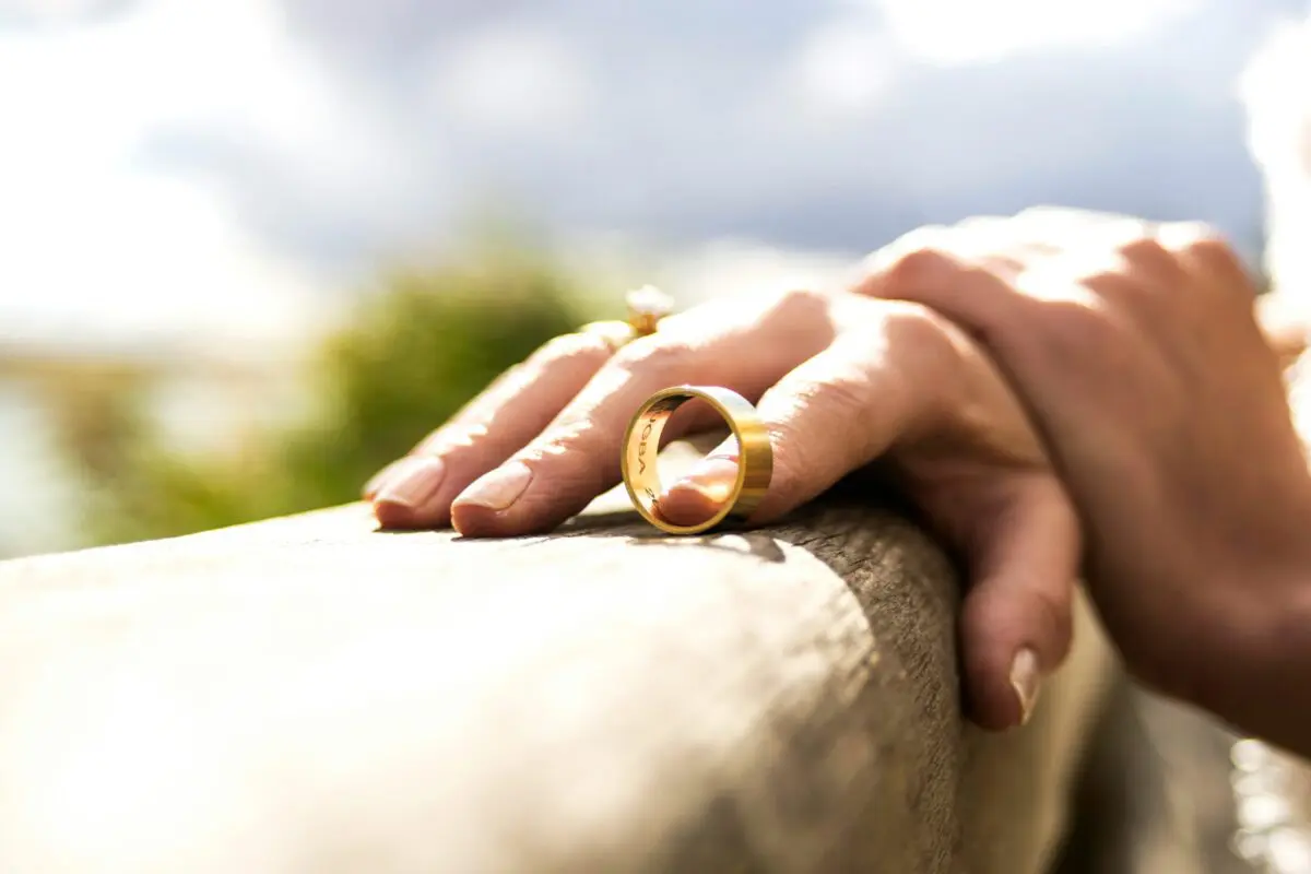 Can you go to Confession after a divorce? During the annulment process, if a couple commits to living chastely and genuinely attempts to do