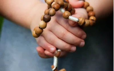 3 Ways Praying The Rosary Will Help Your Kids