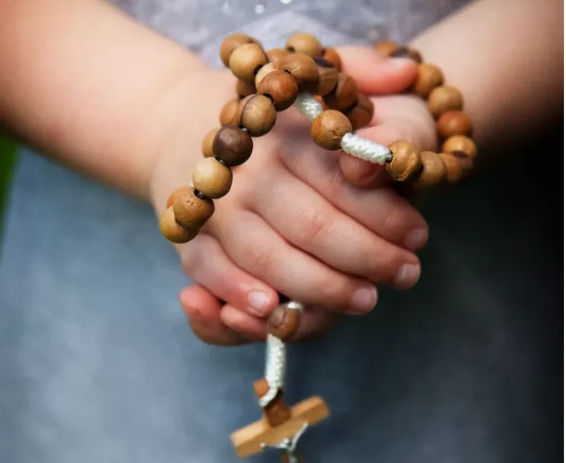 3 Ways Praying The Rosary Will Help Your Kids
