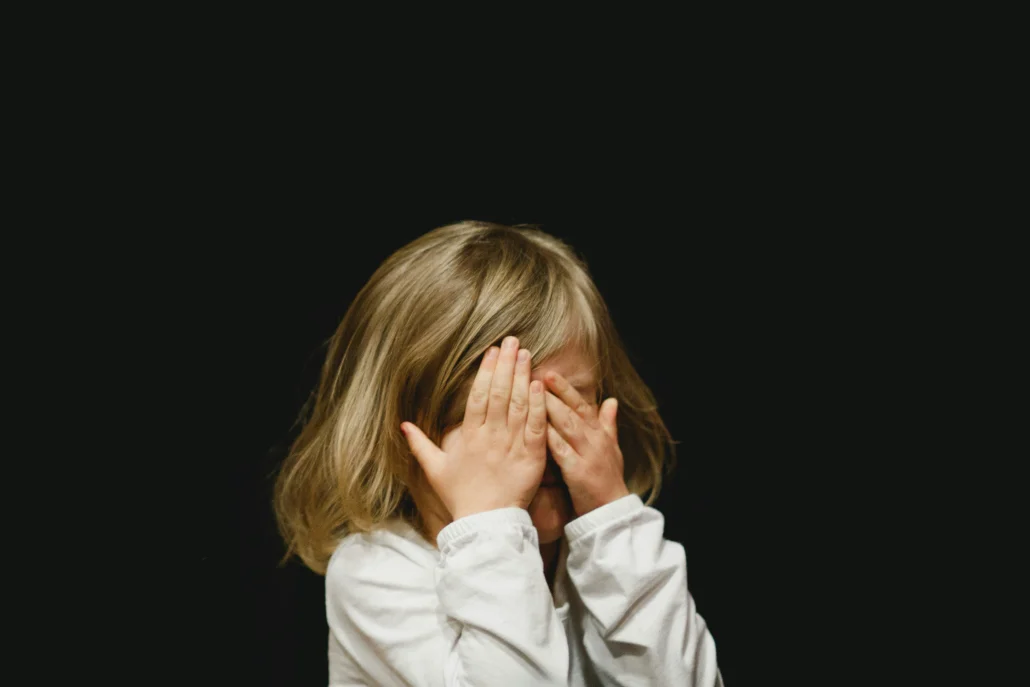 How does a Catholic parent respond when their child is afraid? These guidleines will help you deal with fear and turn to Jesus with your child