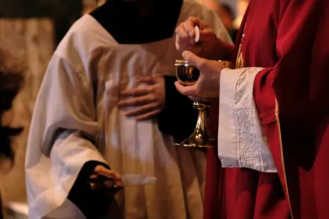 What do Catholic altar servers need to know? Here are a few tips to help you prepare your heart and mind to serve the Lord!